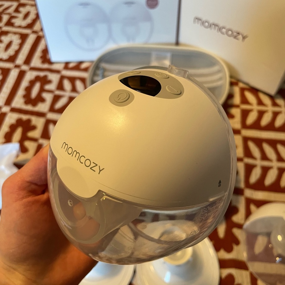 Momcozy Double Electric Breast Pump in Gray - Picture 4 of 5